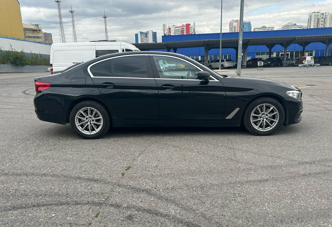 Аренда bmw 5-serii бизнес класса 2019 года в городе Москва Крылатское от 4600 руб./сутки, полный привод, двигатель: дизель, объем 2 литра, каско (Мультидрайв), ОСАГО (Мультидрайв), без водителя, недорого, вид 2 - RentRide