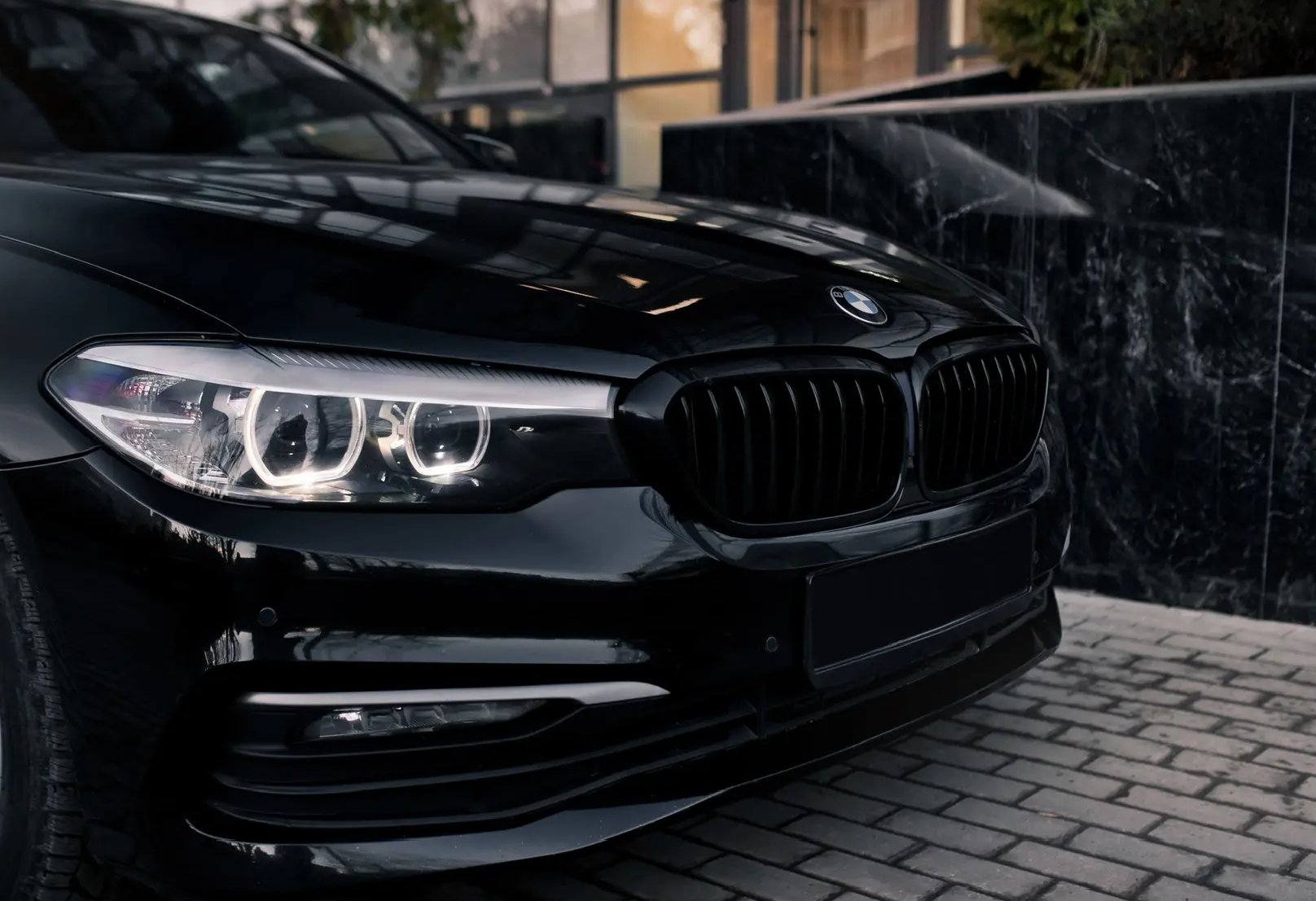 Аренда bmw 5-serii бизнес класса 2019 года в городе Москва Крылатское от 5600 руб./сутки, полный привод, двигатель: дизель, объем 2 литра, каско (Мультидрайв), ОСАГО (Мультидрайв), без водителя, недорого, вид 2 - RentRide