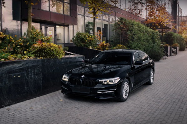 Прокат авто bmw 5-serii бизнес класса 2019 года в городе Москва Крылатское от 5600 руб./сутки, полный привод, двигатель: дизель, объем 2 литра, каско (Мультидрайв), ОСАГО (Мультидрайв), без водителя, недорого - RentRide