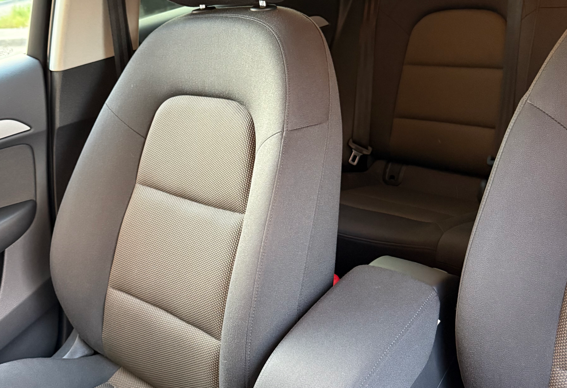 Аренда audi q3 комфорт класса 2013 года в городе Москва Беляево от 4000 руб./сутки, полный привод, двигатель: бензин, объем 2 литра, ОСАГО (Впишу в полис), без водителя, недорого, вид 4 - RentRide