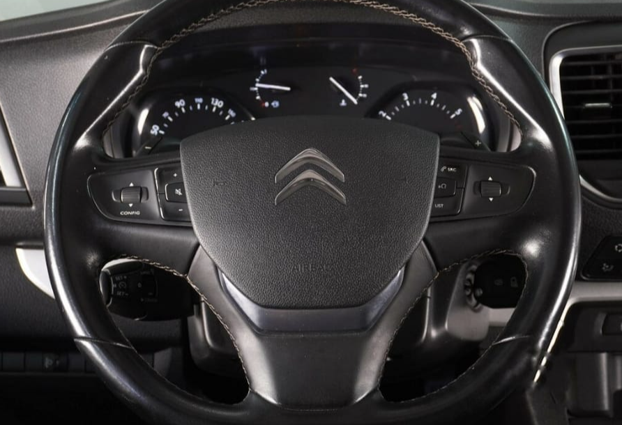 Аренда citroen spacetourer 2021 года в городе Москва Алексеевская от 7500 руб./сутки, передний привод, двигатель: дизель, объем 2 литра, каско (Мультидрайв), ОСАГО (Мультидрайв), без водителя, недорого, вид 6 - RentRide
