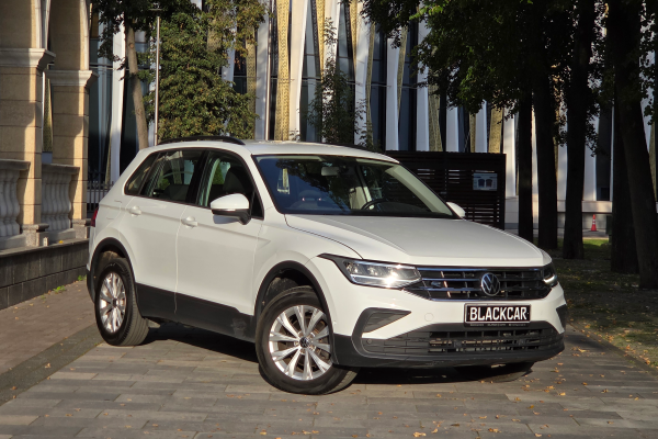 Прокат авто volkswagen tiguan бизнес класса 2021 года в городе Москва Киевская от 5840 руб./сутки, передний привод, двигатель: бензин, объем 1.4 литра, каско (Мультидрайв), ОСАГО (Мультидрайв), без водителя, недорого - RentRide