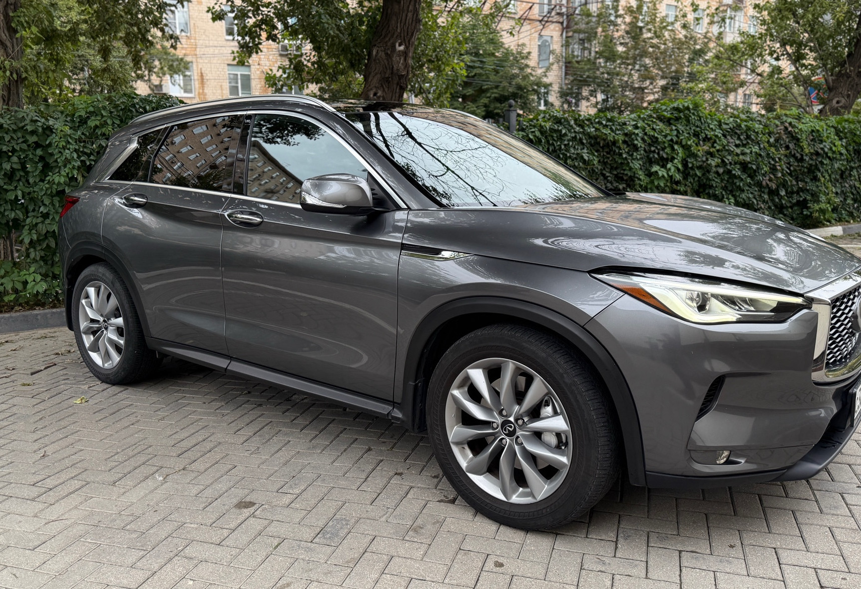 Аренда infiniti qx50 бизнес класса 2021 года в городе Москва Академическая от 6400 руб./сутки, полный привод, двигатель: бензин, объем 2 литра, ОСАГО (Впишу в полис), без водителя, недорого, вид 2 - RentRide