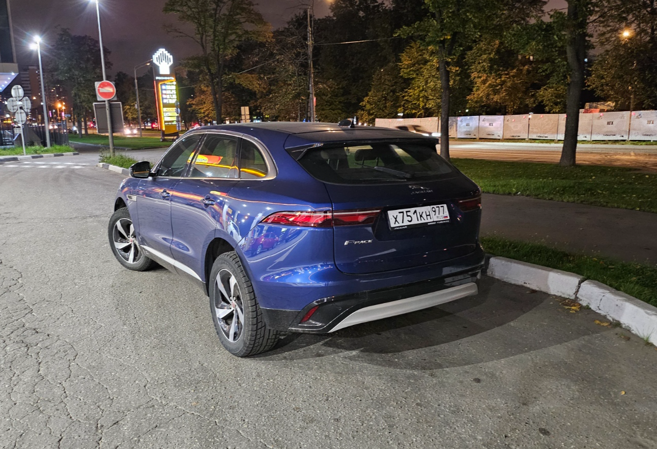 Аренда jaguar f-pace бизнес класса 2021 года в городе Москва Профсоюзная от 6352 руб./сутки, полный привод, двигатель: дизель, объем 2 литра, ОСАГО (Впишу в полис), без водителя, недорого, вид 5 - RentRide