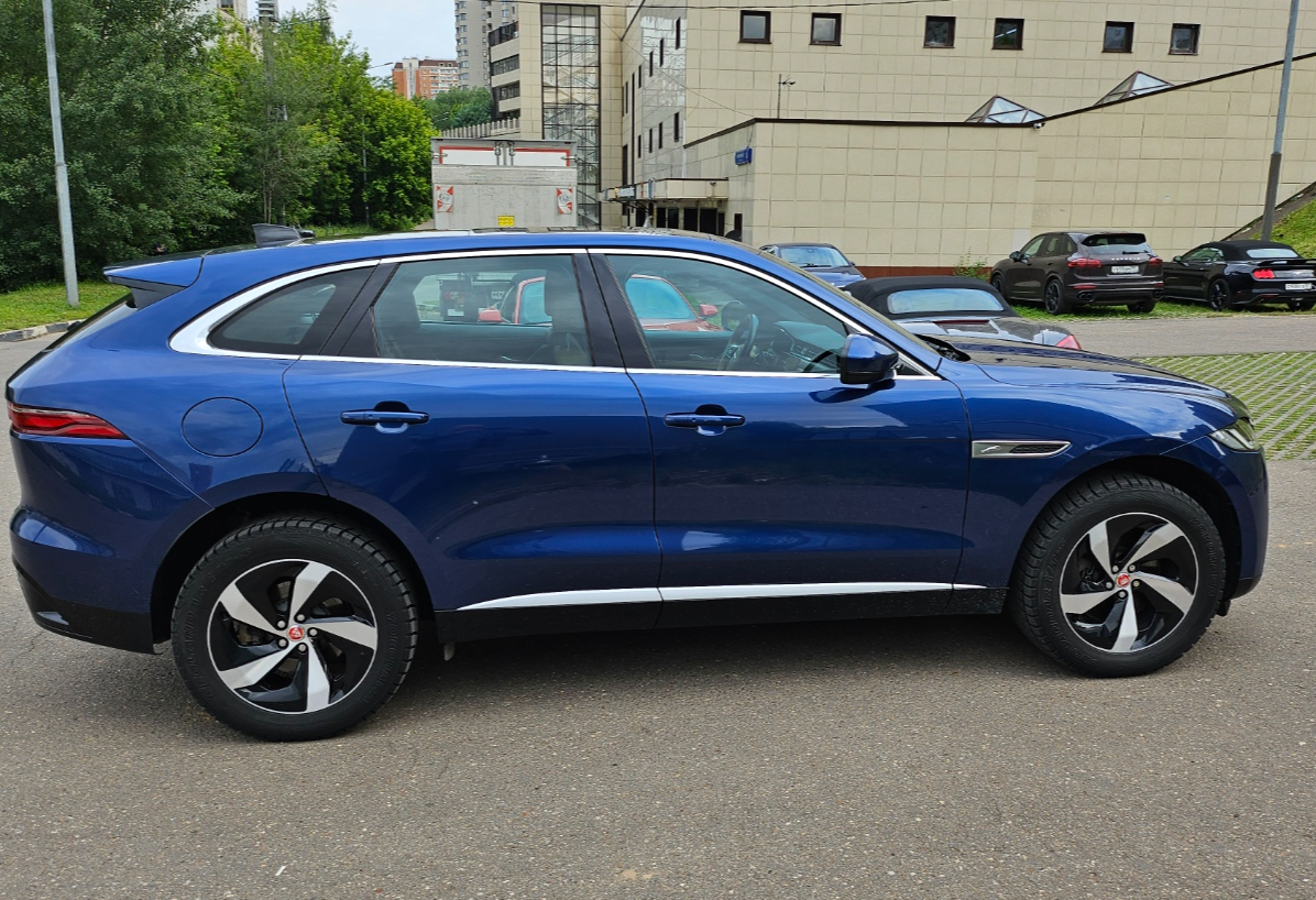Аренда jaguar f-pace бизнес класса 2021 года в городе Москва Профсоюзная от 6352 руб./сутки, полный привод, двигатель: дизель, объем 2 литра, ОСАГО (Впишу в полис), без водителя, недорого, вид 4 - RentRide
