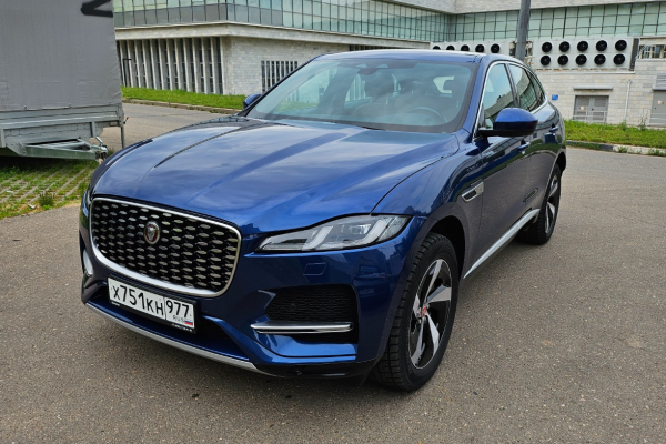 Прокат авто jaguar f-pace бизнес класса 2021 года в городе Москва Профсоюзная от 6352 руб./сутки, полный привод, двигатель: дизель, объем 2 литра, ОСАГО (Впишу в полис), без водителя, недорого - RentRide