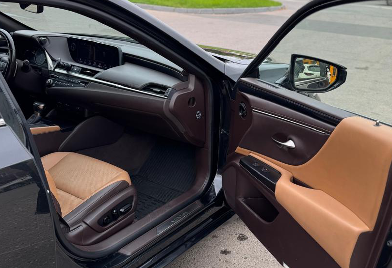 Аренда lexus es бизнес класса 2021 года в городе Москва Пролетарская от 5200 руб./сутки, передний привод, двигатель: бензин, объем 2.5 литров, ОСАГО (Мультидрайв), без водителя, недорого, вид 7 - RentRide