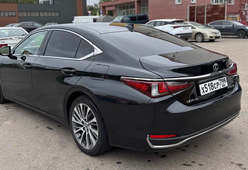 Аренда lexus es бизнес класса 2021 года в городе Москва Пролетарская от 5200 руб./сутки, передний привод, двигатель: бензин, объем 2.5 литров, ОСАГО (Мультидрайв), без водителя, недорого, вид 3 - RentRide