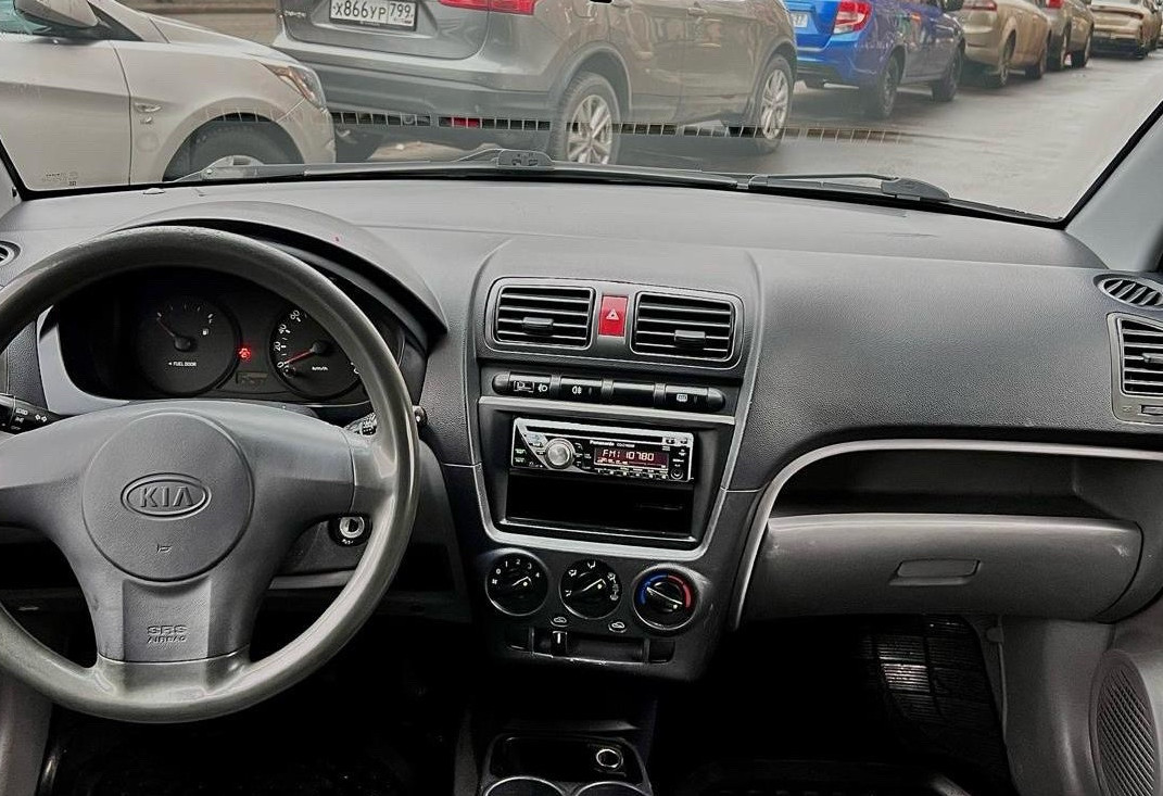 Аренда kia picanto эконом класса 2008 года в городе Москва Нагорная от 1400 руб./сутки, передний привод, двигатель: бензин, объем 1 литр, ОСАГО (Впишу в полис), без водителя, недорого, вид 3 - RentRide