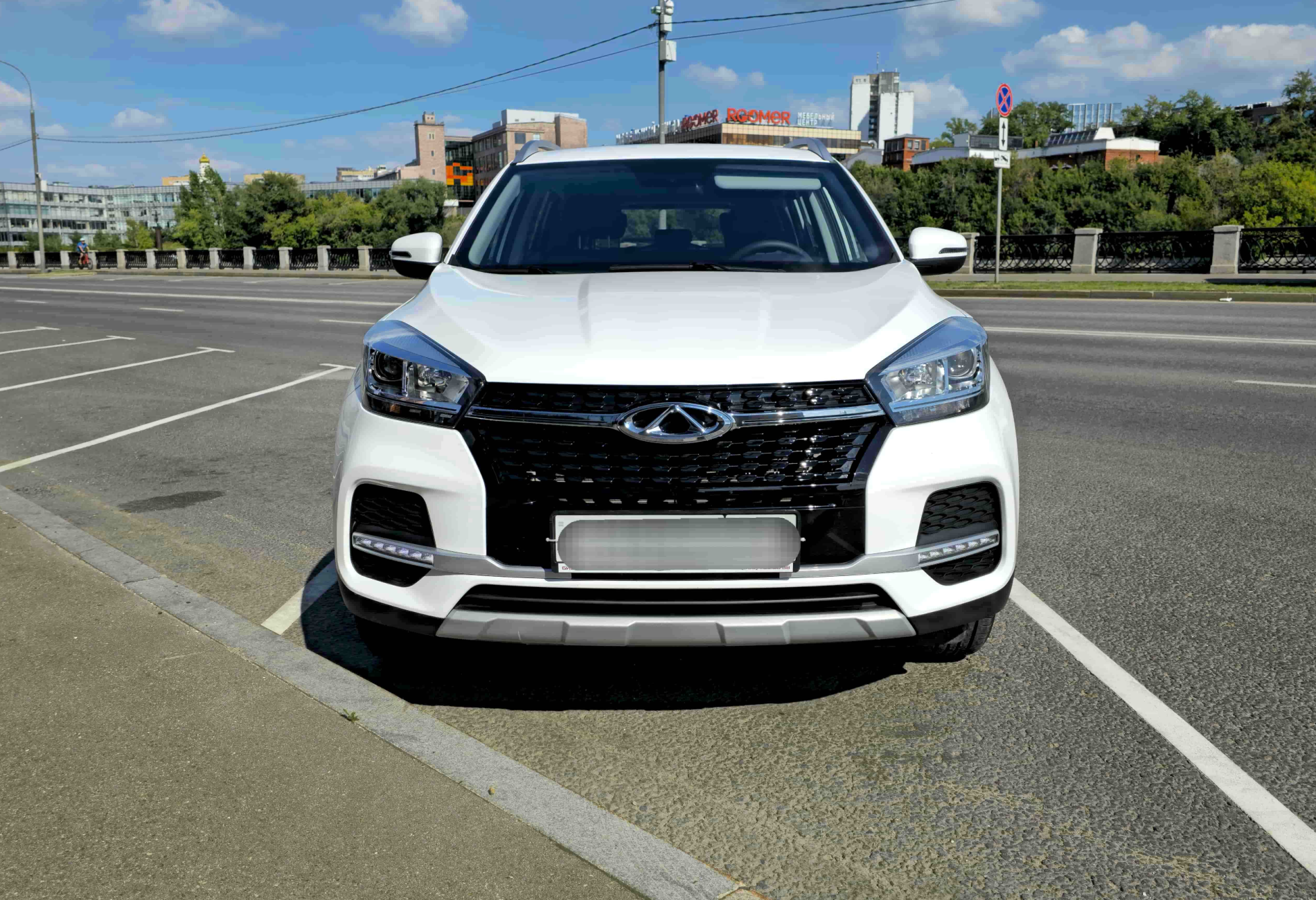 Аренда chery tiggo-4 2023 года в городе Москва Таганская от 3600 руб./сутки, передний привод, двигатель: бензин, объем 113 литров, каско (Мультидрайв), ОСАГО (Мультидрайв), без водителя, недорого - RentRide