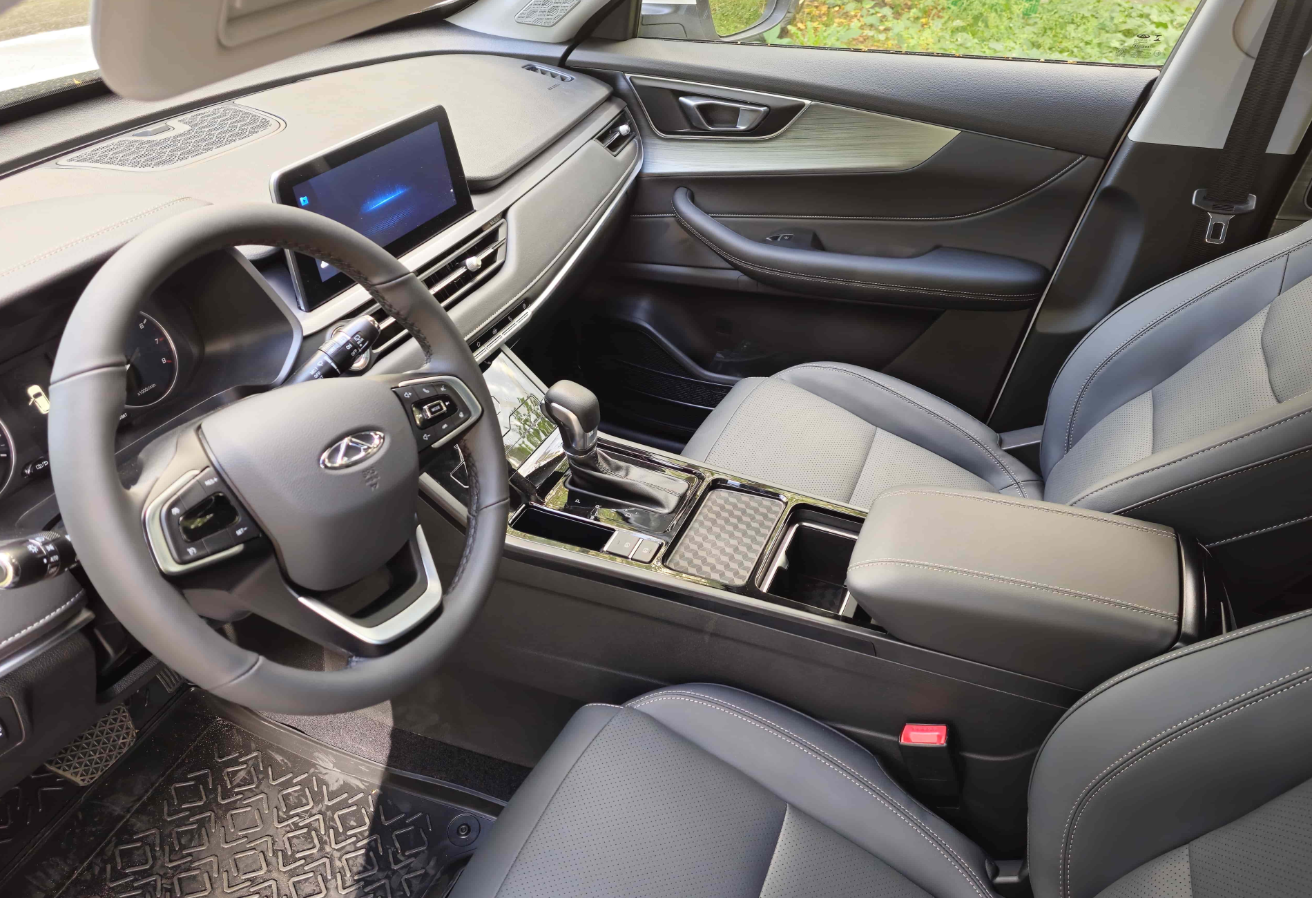 Аренда chery tiggo-4 2023 года в городе Москва Таганская от 3600 руб./сутки, передний привод, двигатель: бензин, объем 113 литров, каско (Мультидрайв), ОСАГО (Мультидрайв), без водителя, недорого, вид 4 - RentRide