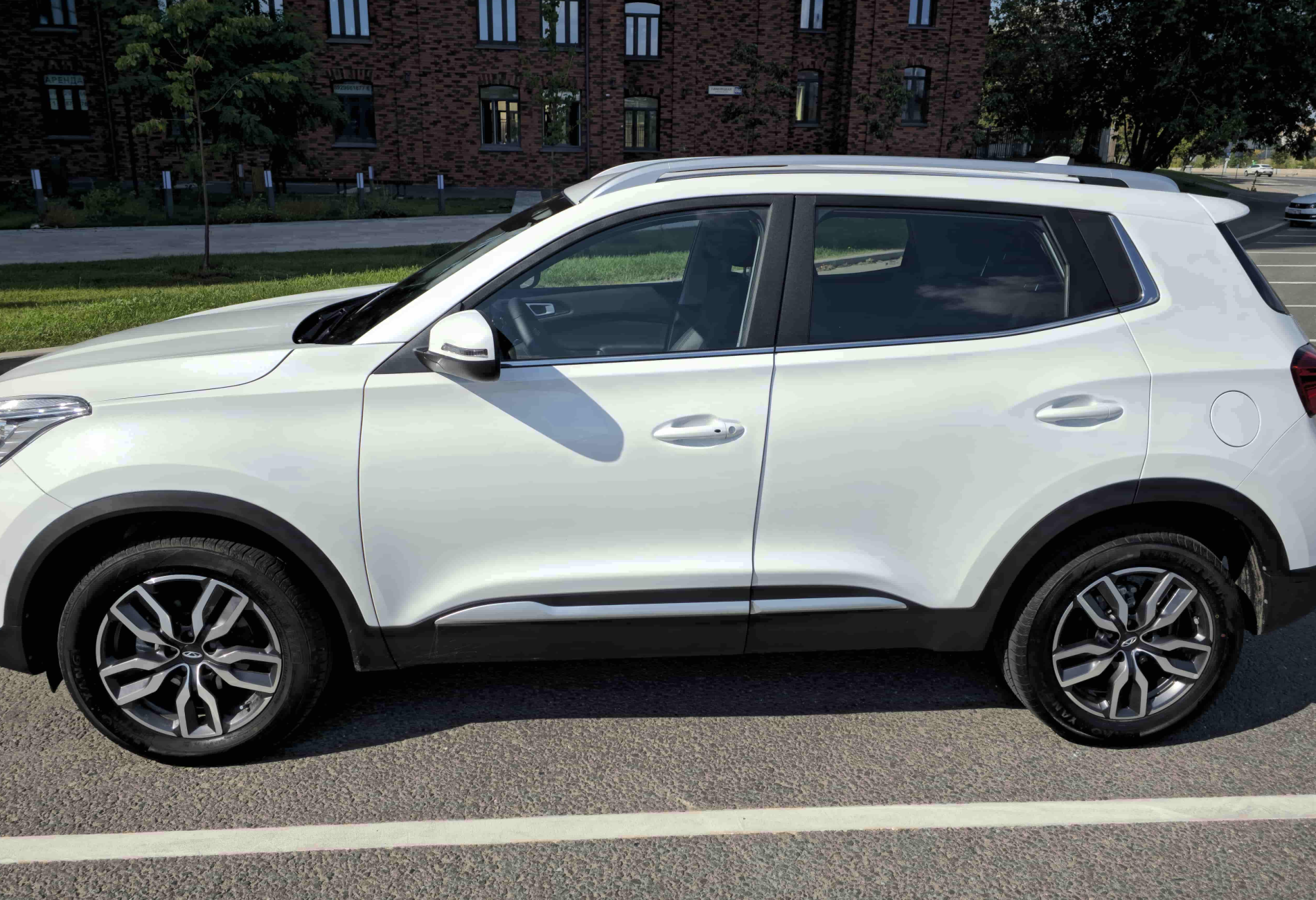 Аренда chery tiggo-4 2023 года в городе Москва Таганская от 3600 руб./сутки, передний привод, двигатель: бензин, объем 113 литров, каско (Мультидрайв), ОСАГО (Мультидрайв), без водителя, недорого, вид 2 - RentRide