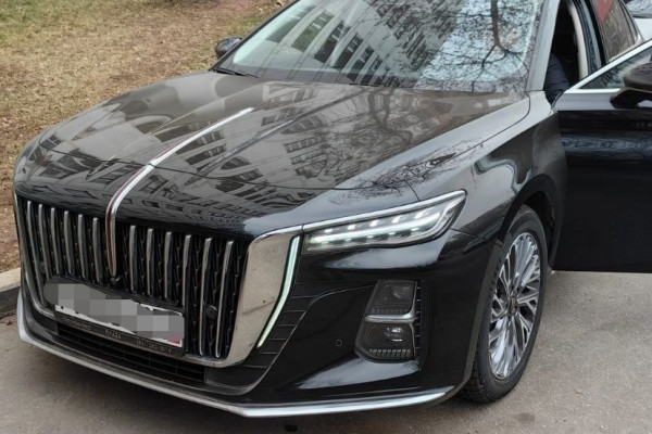 Прокат авто hongqi h5 бизнес класса 2023 года в городе Москва Таганская от 6900 руб./сутки, передний привод, двигатель: бензин, объем 2 литра, каско (Мультидрайв), ОСАГО (Мультидрайв), без водителя, недорого - RentRide