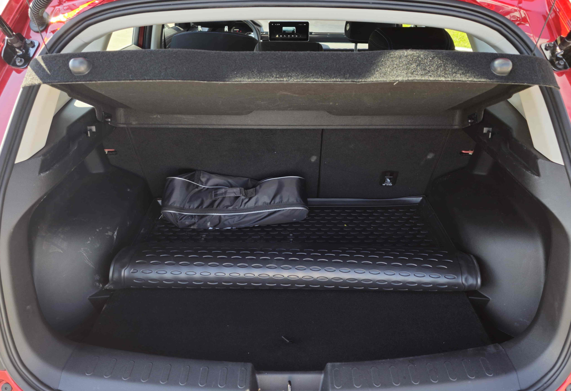 Аренда haval jolion стандарт класса 2022 года в городе Москва Таганская от 3800 руб./сутки, полный привод, двигатель: бензин, объем 1.5 литров, каско (Мультидрайв), ОСАГО (Мультидрайв), без водителя, недорого, вид 7 - RentRide