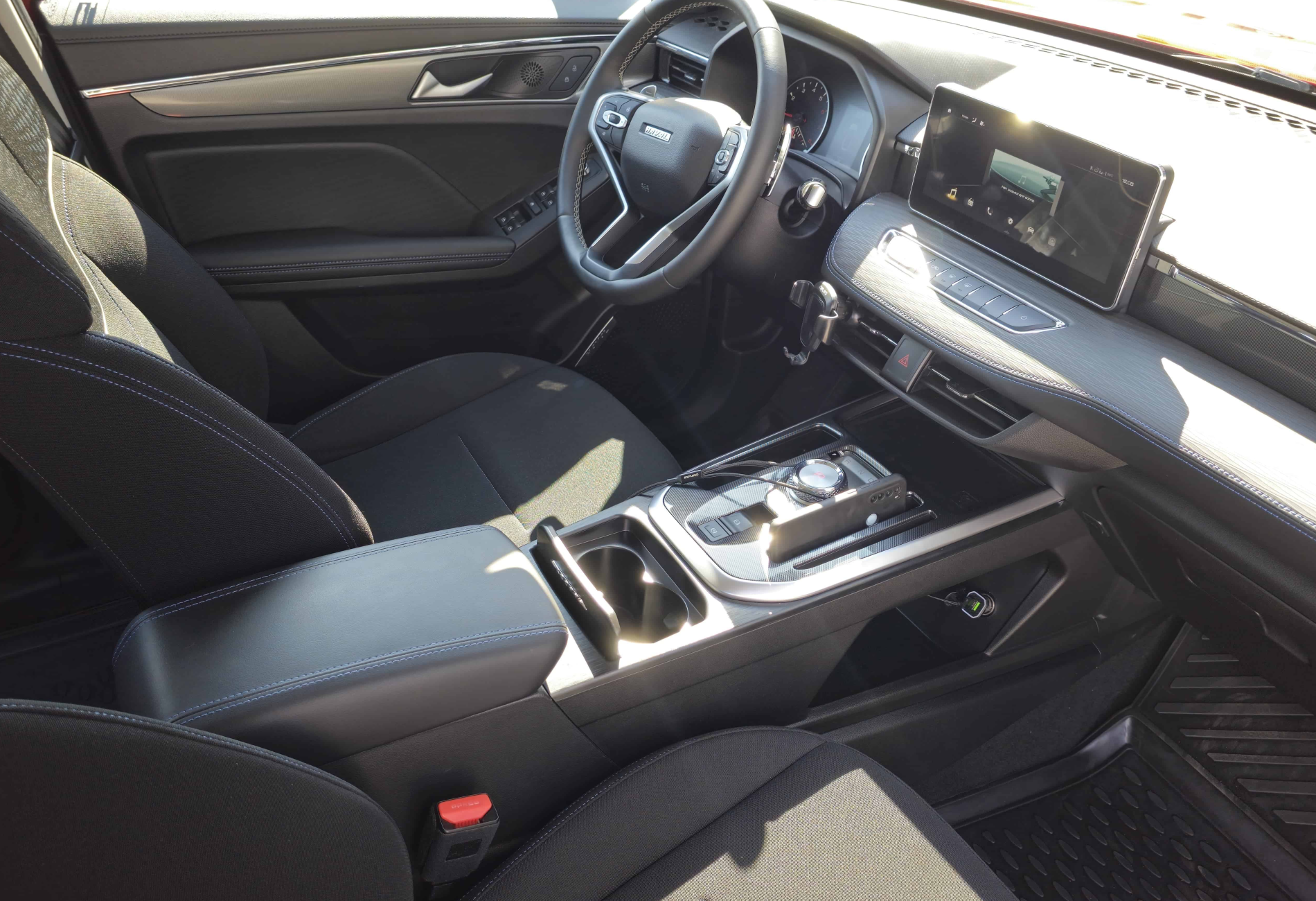 Аренда haval jolion стандарт класса 2022 года в городе Москва Таганская от 3800 руб./сутки, полный привод, двигатель: бензин, объем 1.5 литров, каско (Мультидрайв), ОСАГО (Мультидрайв), без водителя, недорого, вид 5 - RentRide