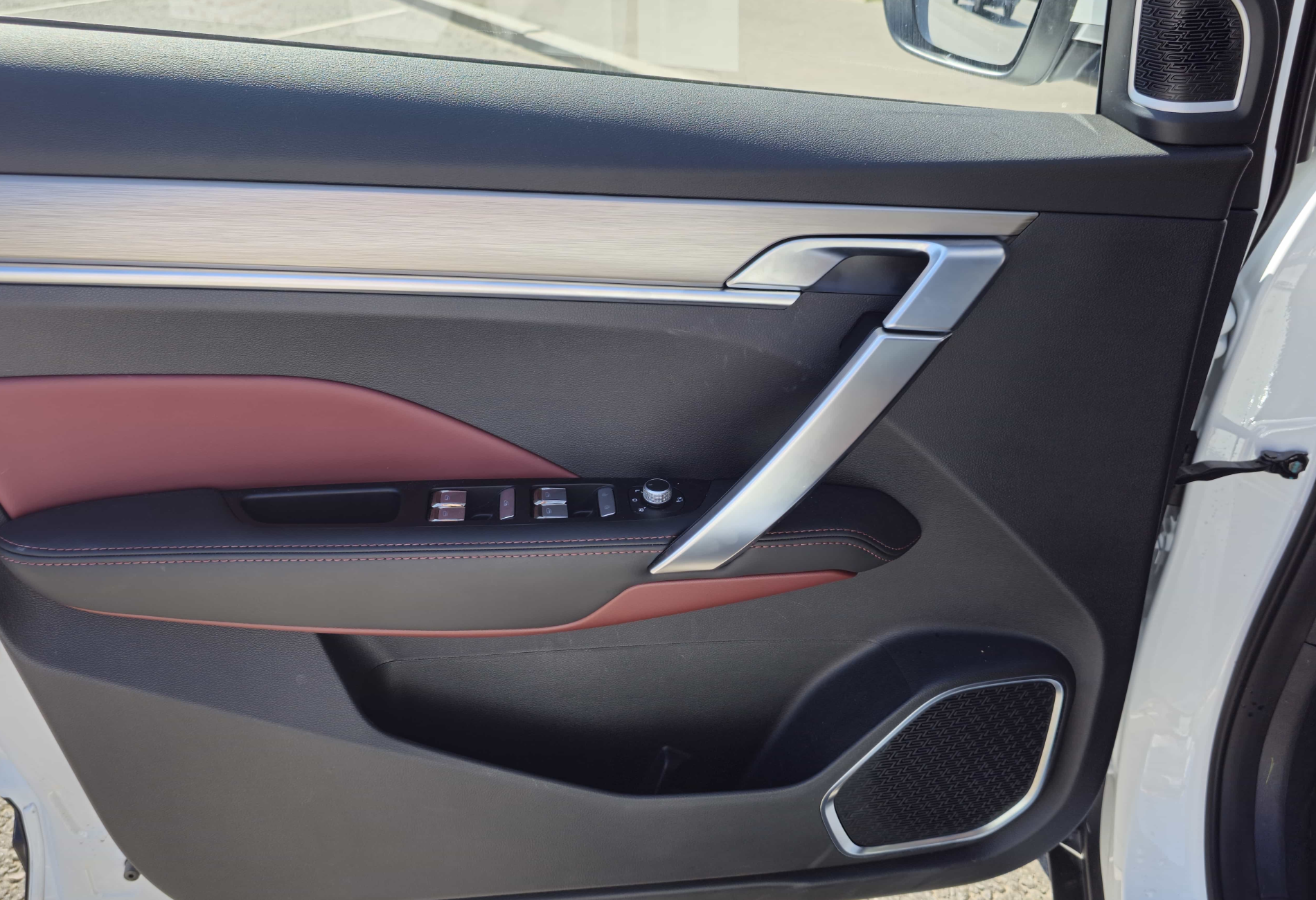 Аренда geely coolray стандарт класса 2022 года в городе Москва Таганская от 3800 руб./сутки, передний привод, двигатель: бензин, объем 1.5 литров, каско (Мультидрайв), ОСАГО (Мультидрайв), без водителя, недорого, вид 6 - RentRide