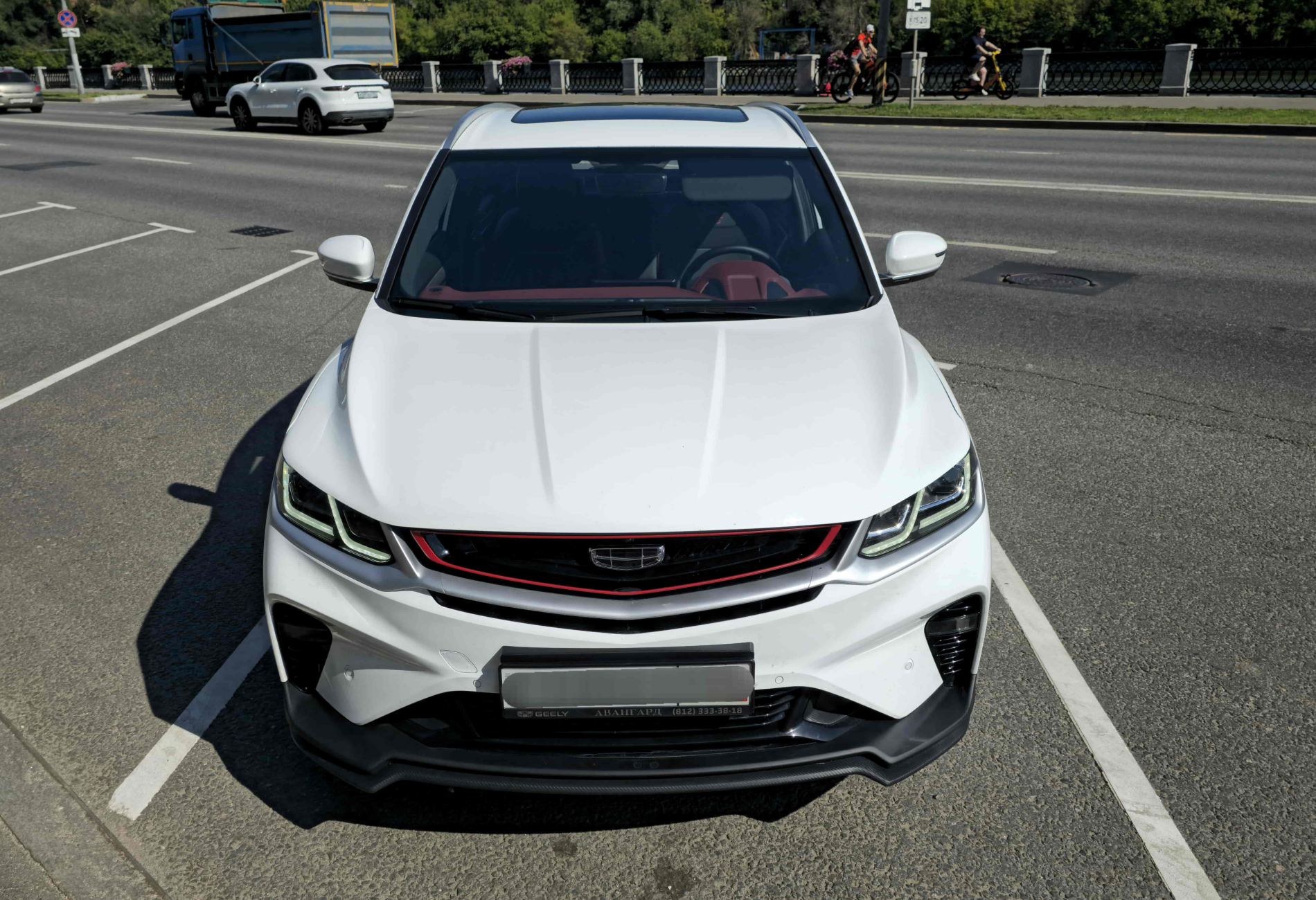 Аренда geely coolray стандарт класса 2022 года в городе Москва Таганская от 3800 руб./сутки, передний привод, двигатель: бензин, объем 1.5 литров, каско (Мультидрайв), ОСАГО (Мультидрайв), без водителя, недорого - RentRide