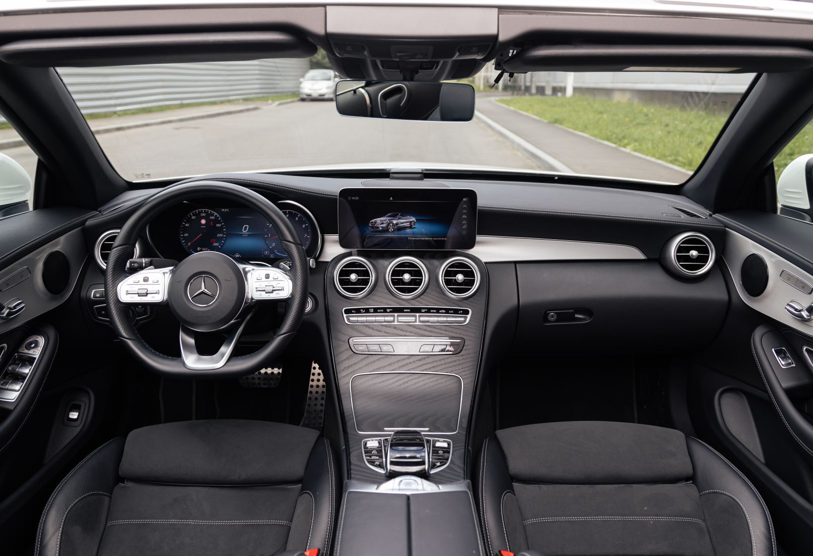 Аренда mercedes-benz c-klass бизнес класса 2022 года в городе Москва Крылатское от 12000 руб./сутки, задний привод, двигатель: бензин, объем 2 литра, ОСАГО (Мультидрайв), без водителя, недорого, вид 9 - RentRide