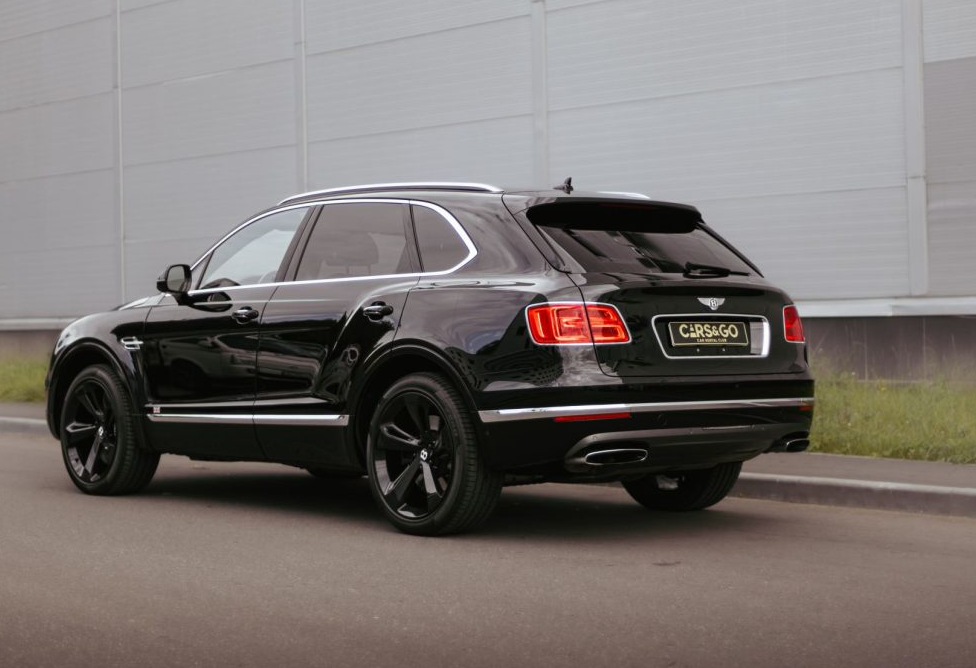 Аренда bentley bentayga премиум класса 2016 года в городе Москва Крылатское от 30800 руб./сутки, полный привод, двигатель: бензин, объем 6 литров, ОСАГО (Мультидрайв), без водителя, недорого, вид 3 - RentRide