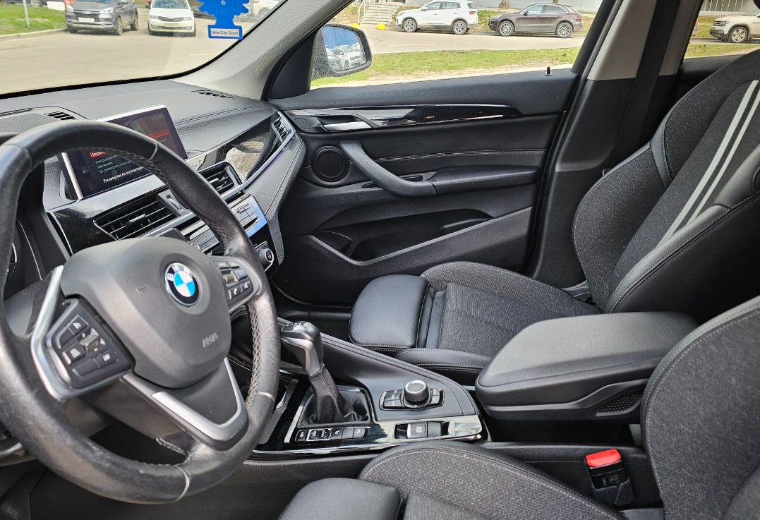 Аренда bmw x1 2021 года в городе Москва Таганская от 6700 руб./сутки, полный привод, двигатель: дизель, объем 2 литра, каско (Мультидрайв), ОСАГО (Мультидрайв), без водителя, недорого, вид 2 - RentRide