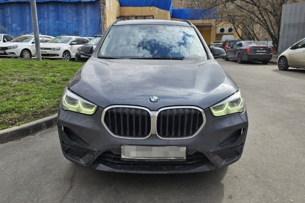 Прокат авто bmw x1 бизнес класса 2021 года в городе Москва Таганская от 6200 руб./сутки, полный привод, двигатель: дизель, объем 2 литра, каско (Мультидрайв), ОСАГО (Мультидрайв), без водителя, недорого - RentRide