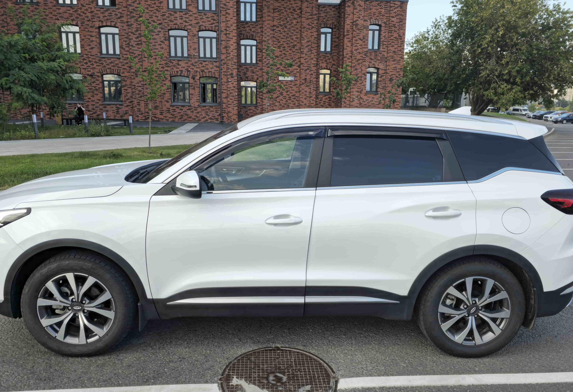 Аренда chery tiggo-7-pro 2022 года в городе Москва Таганская от 4300 руб./сутки, передний привод, двигатель: бензин, объем 1.5 литров, каско (Мультидрайв), ОСАГО (Мультидрайв), без водителя, недорого, вид 2 - RentRide