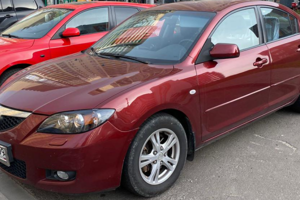 Прокат авто mazda 3 эконом класса 2008 года в городе Москва Бульвар Дмитрия Донского от 1650 руб./сутки, передний привод, двигатель: бензин, объем 1.6 литров, ОСАГО (Мультидрайв), без водителя, недорого - RentRide