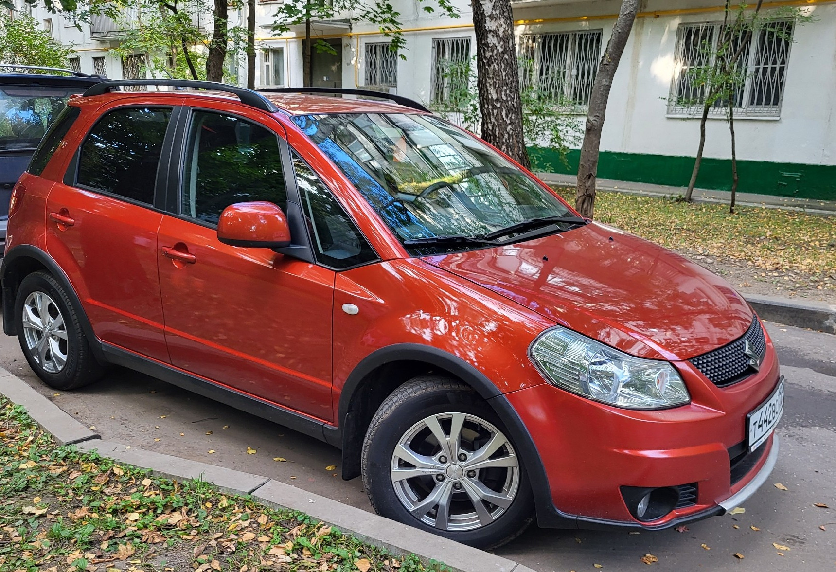 Аренда suzuki sx4 эконом класса 2010 года в городе Москва Каширская от 2300 руб./сутки, передний привод, двигатель: бензин, объем 1.6 литров, ОСАГО (Впишу в полис), без водителя, недорого - RentRide