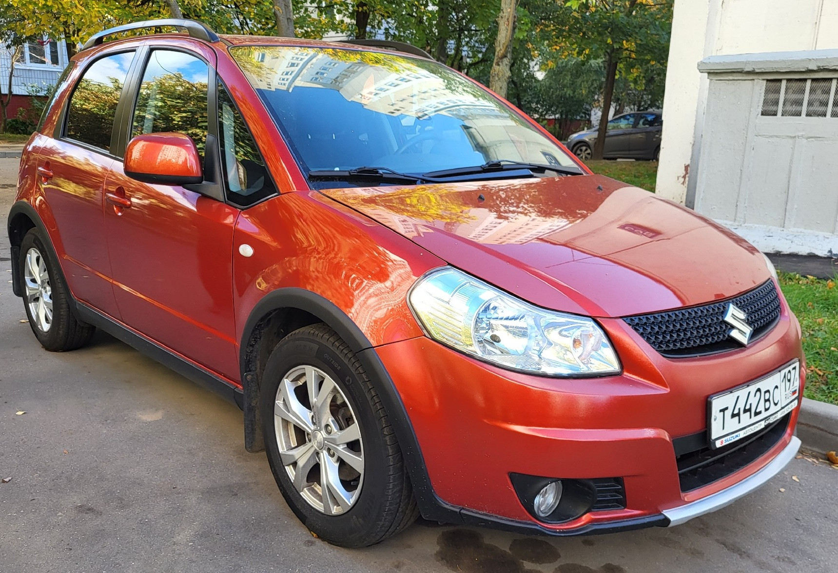 Аренда suzuki sx4 эконом класса 2010 года в городе Москва Каширская от 2300 руб./сутки, передний привод, двигатель: бензин, объем 1.6 литров, ОСАГО (Впишу в полис), без водителя, недорого - RentRide