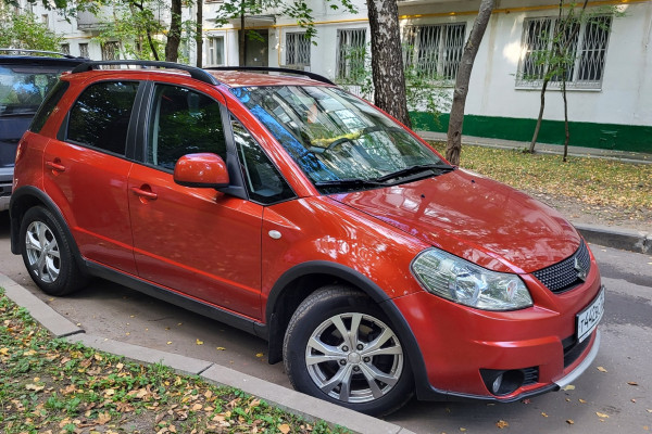 Прокат авто suzuki sx4 эконом класса 2010 года в городе Москва Каширская от 2300 руб./сутки, передний привод, двигатель: бензин, объем 1.6 литров, ОСАГО (Впишу в полис), без водителя, недорого - RentRide