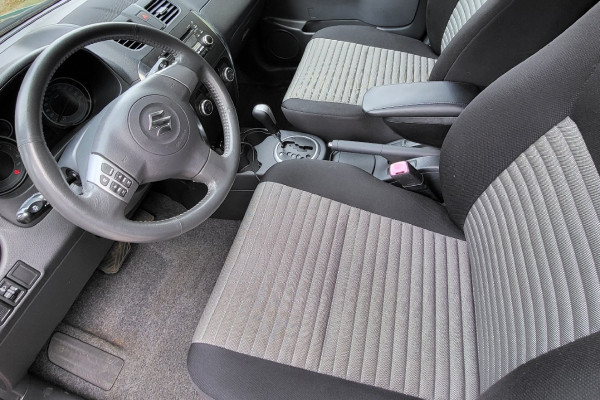 Прокат авто suzuki sx4 эконом класса 2010 года в городе Москва Каширская от 2300 руб./сутки, передний привод, двигатель: бензин, объем 1.6 литров, ОСАГО (Впишу в полис), без водителя, недорого - RentRide