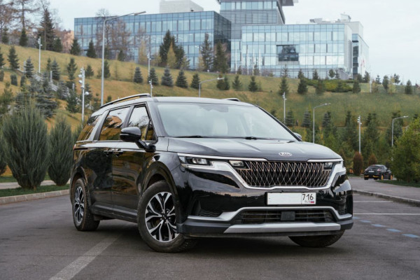 Прокат авто kia carnival 2020 года в городе Казань от 9000 руб./сутки, передний привод, двигатель: дизель, объем 2.2 литра, ОСАГО (Мультидрайв), без водителя, недорого - RentRide