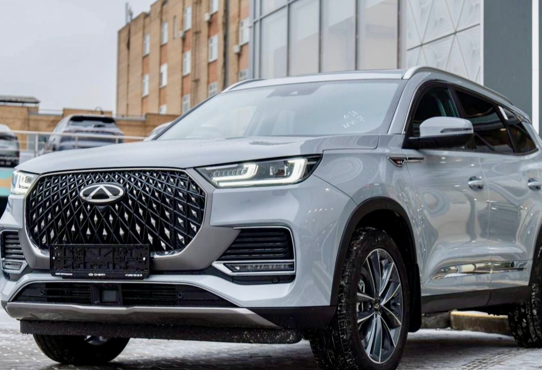 Аренда chery tiggo-8-pro-max комфорт класса 2023 года в городе Москва от 8000 руб./сутки, полный привод, двигатель: бензин, объем 2 литра, каско (Мультидрайв), ОСАГО (Мультидрайв), без водителя, недорого - RentRide