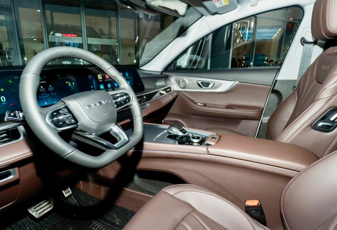 Аренда chery tiggo-8-pro-max комфорт класса 2023 года в городе Москва от 8000 руб./сутки, полный привод, двигатель: бензин, объем 2 литра, каско (Мультидрайв), ОСАГО (Мультидрайв), без водителя, недорого, вид 3 - RentRide