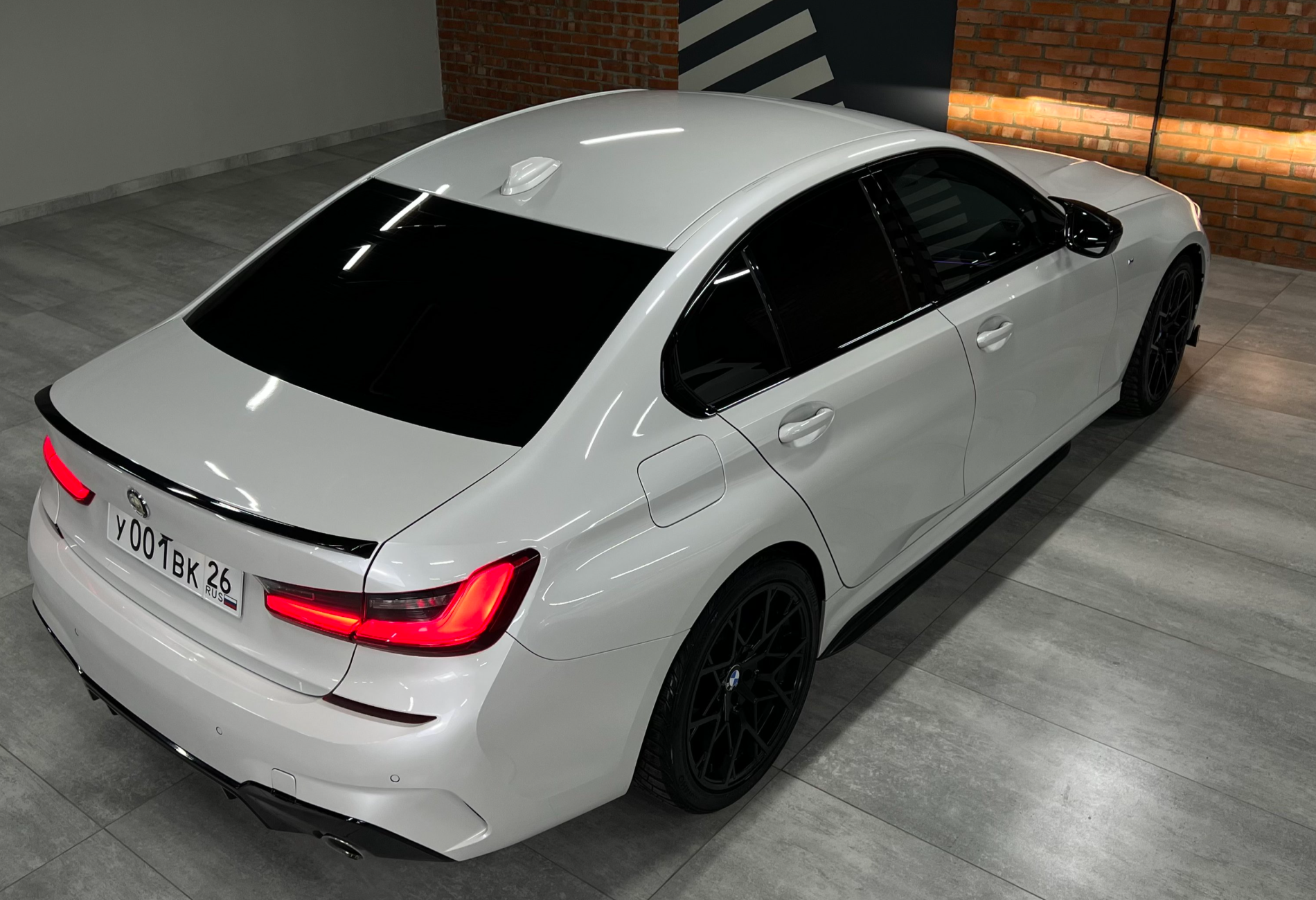 Аренда bmw 3-serii бизнес класса 2019 года в городе Москва Юго-Восточная от 7040 руб./сутки, полный привод, двигатель: дизель, объем 2 литра, каско (Мультидрайв), ОСАГО (Мультидрайв), без водителя, недорого, вид 3 - RentRide
