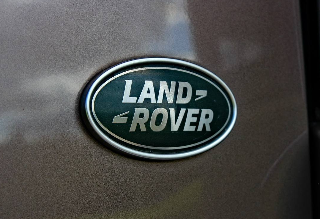 Аренда land-rover range-rover-evoque стандарт класса 2017 года в городе Москва Трубная от 4800 руб./сутки, полный привод, двигатель: дизель, объем 2 литра, каско (Мультидрайв), ОСАГО (Впишу в полис), без водителя, недорого, вид 9 - RentRide