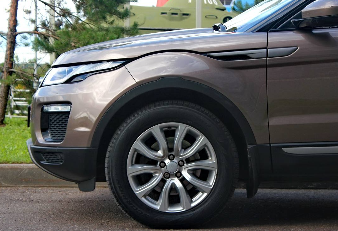 Аренда land-rover range-rover-evoque стандарт класса 2017 года в городе Москва Трубная от 4800 руб./сутки, полный привод, двигатель: дизель, объем 2 литра, каско (Мультидрайв), ОСАГО (Впишу в полис), без водителя, недорого, вид 4 - RentRide