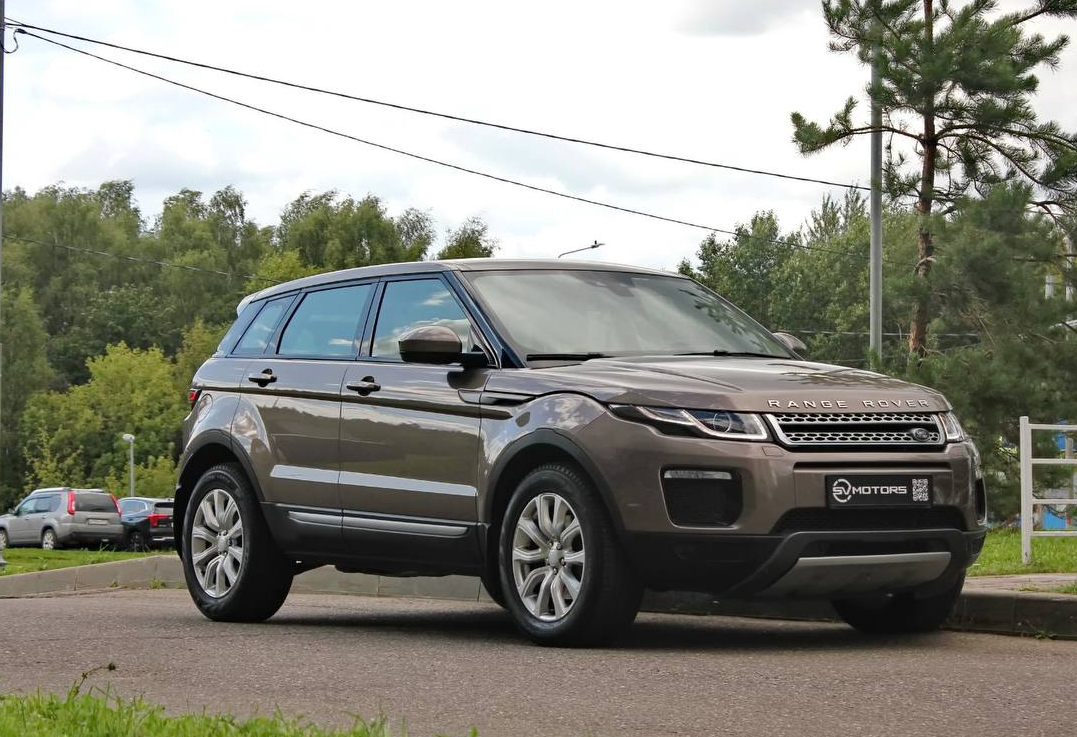 Аренда land-rover range-rover-evoque стандарт класса 2017 года в городе Москва Трубная от 4800 руб./сутки, полный привод, двигатель: дизель, объем 2 литра, каско (Мультидрайв), ОСАГО (Впишу в полис), без водителя, недорого, вид 7 - RentRide