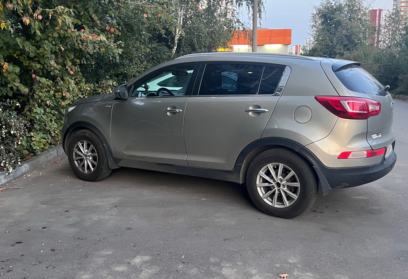 Аренда kia sportage эконом класса 2014 года в городе Москва Каширская от 2400 руб./сутки, полный привод, двигатель: дизель, объем 2 литра, ОСАГО (Мультидрайв), без водителя, недорого, вид 5 - RentRide