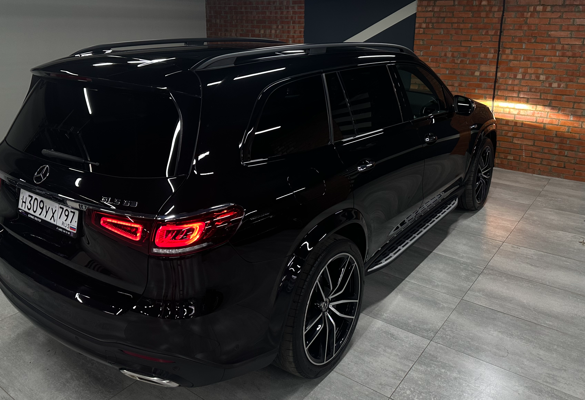 Аренда mercedes-benz gls премиум класса 2023 года в городе Москва Выхино от 20240 руб./сутки, полный привод, двигатель: бензин, объем 4 литра, каско (Мультидрайв), ОСАГО (Мультидрайв), без водителя, недорого, вид 3 - RentRide
