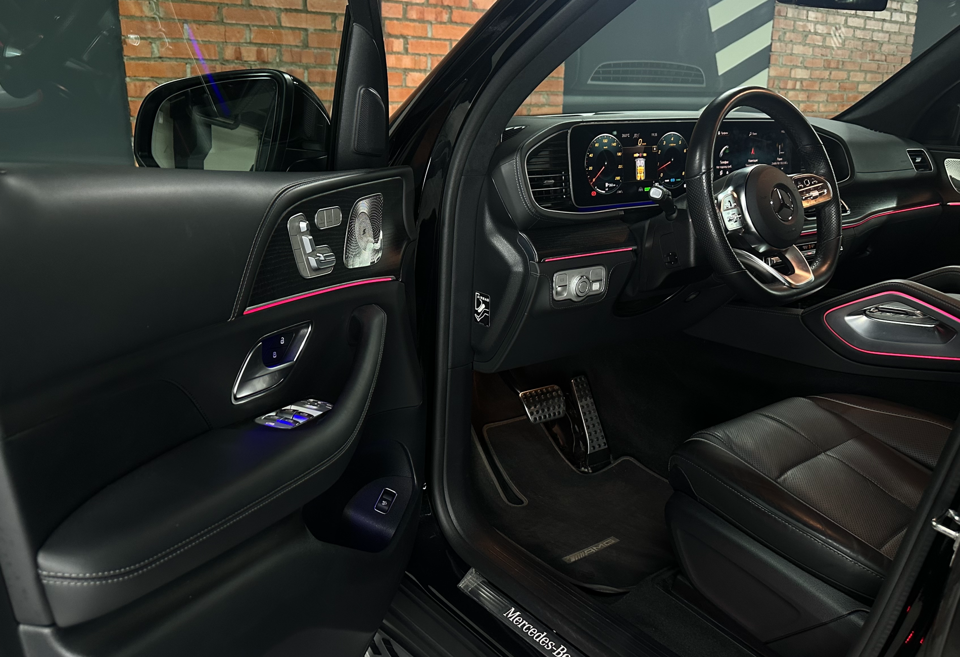 Аренда mercedes-benz gls премиум класса 2023 года в городе Москва Выхино от 20240 руб./сутки, полный привод, двигатель: бензин, объем 4 литра, каско (Мультидрайв), ОСАГО (Мультидрайв), без водителя, недорого, вид 5 - RentRide