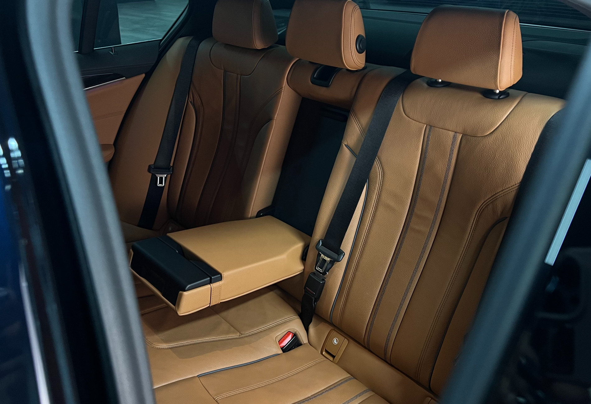 Аренда bmw 5-serii бизнес класса 2021 года в городе Москва Выхино от 9520 руб./сутки, передний привод, двигатель: бензин, объем 2 литра, каско (Мультидрайв), ОСАГО (Мультидрайв), без водителя, недорого, вид 7 - RentRide