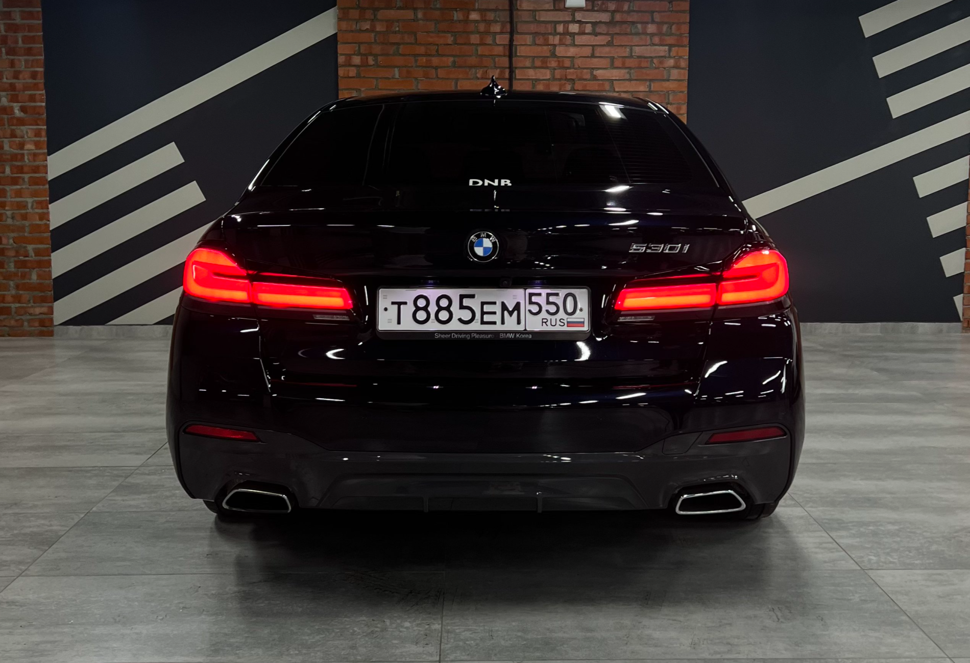 Аренда bmw 5-serii бизнес класса 2021 года в городе Москва Выхино от 9520 руб./сутки, передний привод, двигатель: бензин, объем 2 литра, каско (Мультидрайв), ОСАГО (Мультидрайв), без водителя, недорого, вид 3 - RentRide