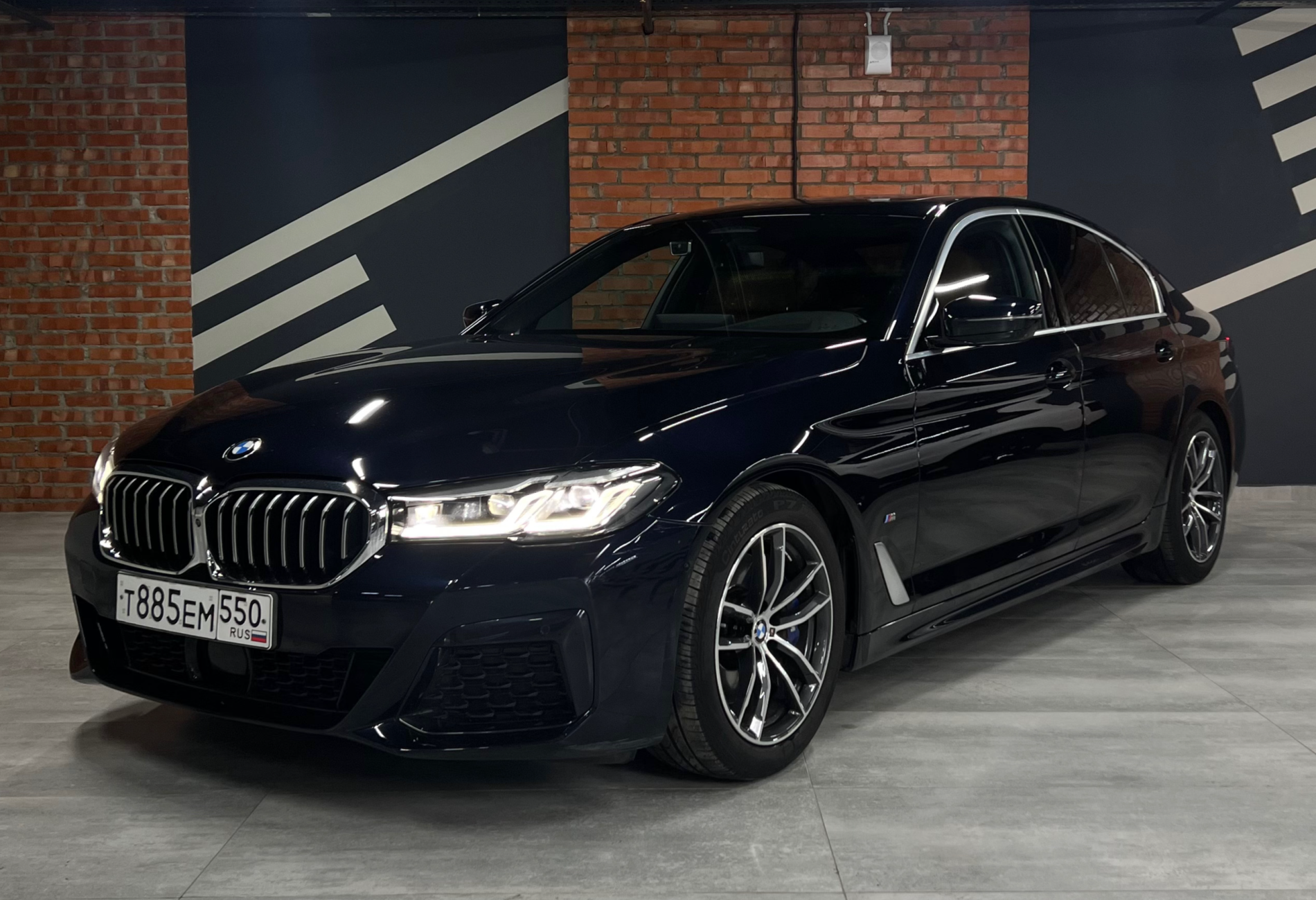 Аренда bmw 5-serii бизнес класса 2021 года в городе Москва Выхино от 9520 руб./сутки, передний привод, двигатель: бензин, объем 2 литра, каско (Мультидрайв), ОСАГО (Мультидрайв), без водителя, недорого - RentRide
