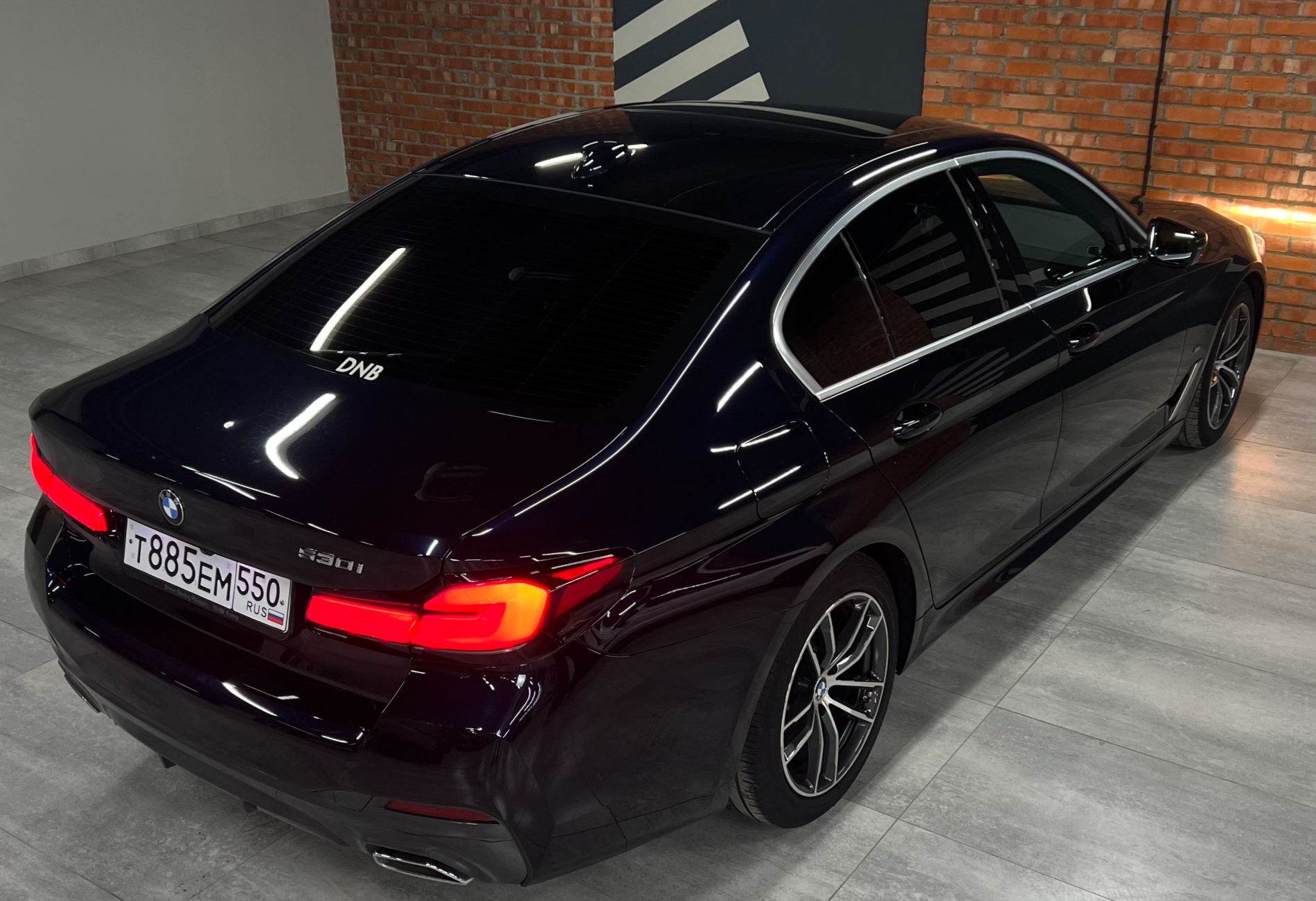 Аренда bmw 5-serii бизнес класса 2021 года в городе Москва Выхино от 9520 руб./сутки, передний привод, двигатель: бензин, объем 2 литра, каско (Мультидрайв), ОСАГО (Мультидрайв), без водителя, недорого, вид 4 - RentRide