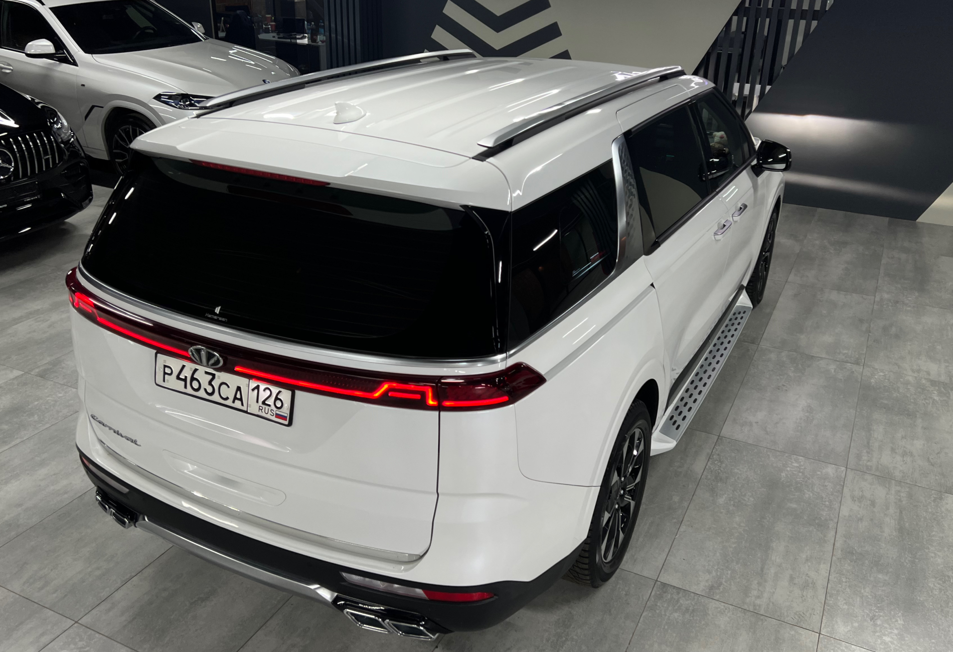 Аренда kia carnival бизнес класса 2020 года в городе Москва Выхино от 8400 руб./сутки, передний привод, двигатель: дизель, объем 2.2 литра, каско (Мультидрайв), ОСАГО (Мультидрайв), без водителя, недорого, вид 3 - RentRide