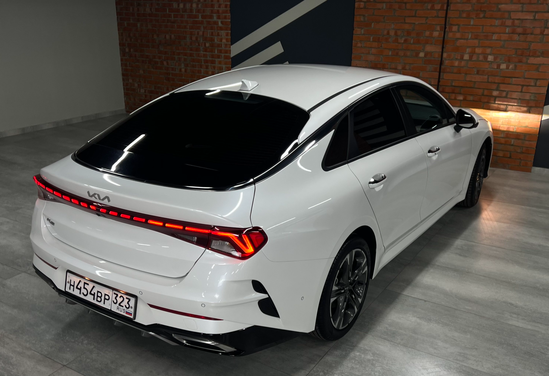Аренда kia k5 комфорт класса 2022 года в городе Москва Выхино от 5200 руб./сутки, передний привод, двигатель: бензин, объем 2 литра, каско (Мультидрайв), ОСАГО (Мультидрайв), без водителя, недорого, вид 3 - RentRide