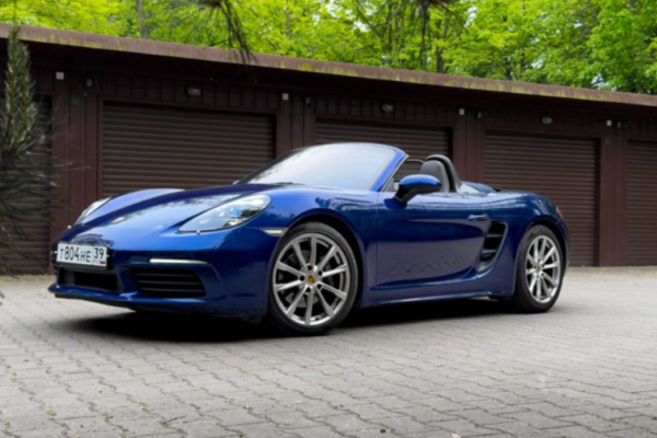 Прокат авто porsche boxster премиум класса 2020 года в городе Калининград от 17592 руб./сутки, задний привод, двигатель: бензин, объем 365 литров, ОСАГО (Мультидрайв), без водителя, недорого - RentRide