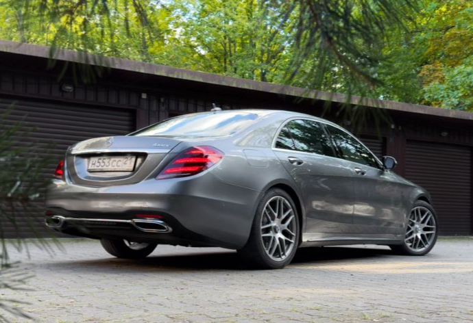 Аренда mercedes-benz s-klass премиум класса 2018 года в городе Москва от 10392 руб./сутки, полный привод, двигатель: дизель, объем 340 литров, ОСАГО (Мультидрайв), без водителя, недорого, вид 2 - RentRide