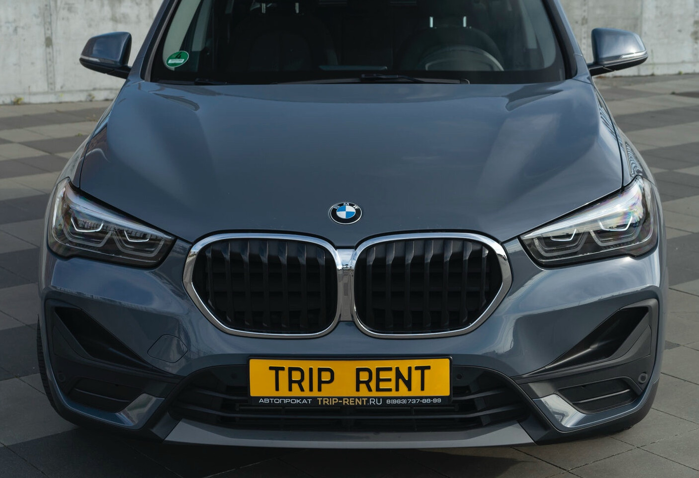 Аренда bmw x1 комфорт класса 2021 года в городе Москва от 4792 руб./сутки, полный привод, двигатель: гибрид, объем 1.5 литров, ОСАГО (Мультидрайв), без водителя, недорого, вид 2 - RentRide